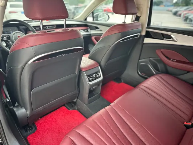 Hongqi H5 — Фото автомобиля 10