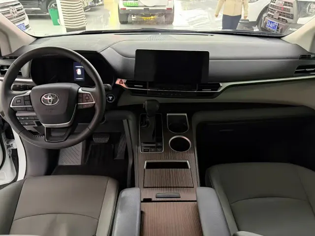 Toyota Granvia — Фото автомобиля 4