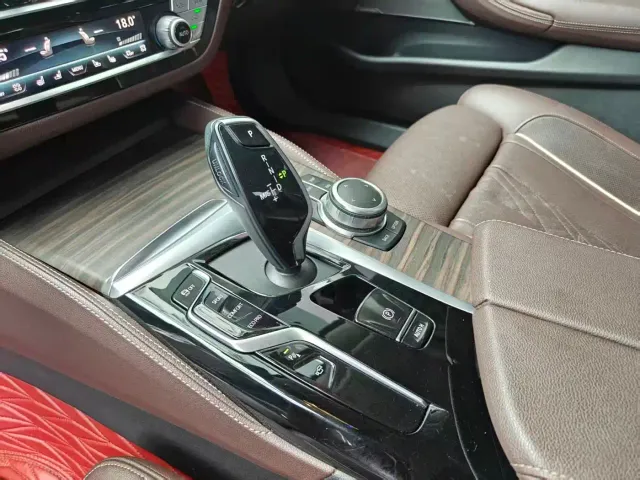 BMW 5 Series — Фото автомобиля 10