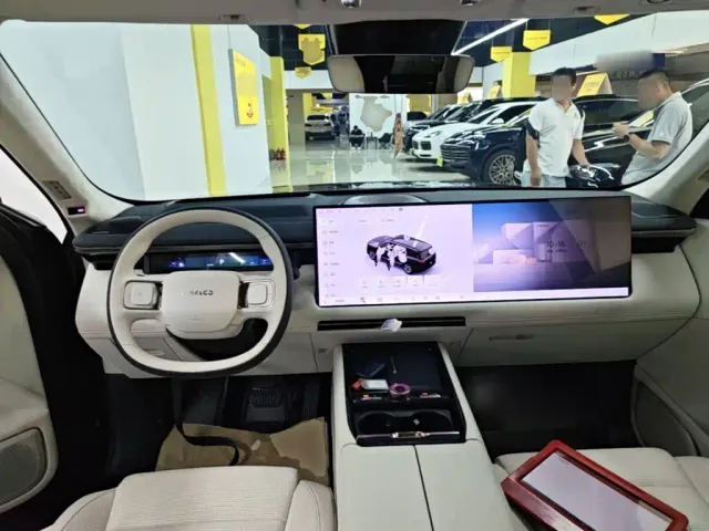 Lynk & Co 900 — Фото автомобиля 9