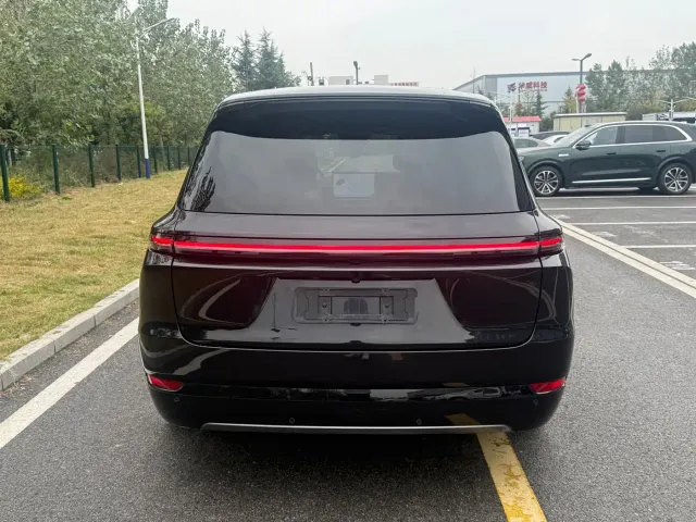 Li Auto L9 — Фото автомобиля 16