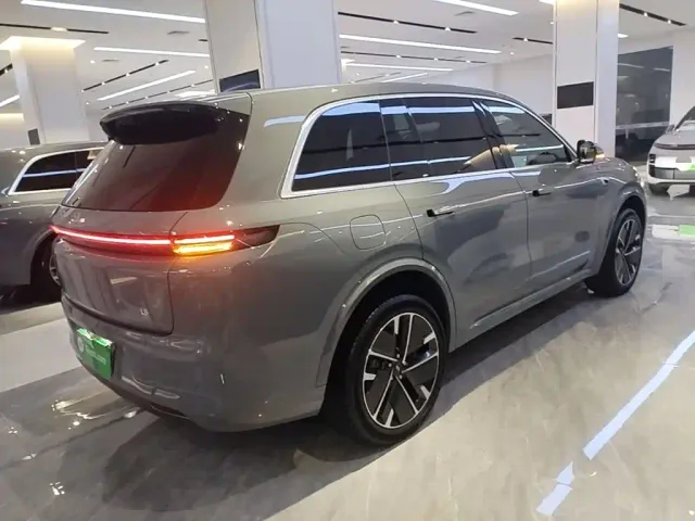Li Auto L8 — Фото автомобиля 6