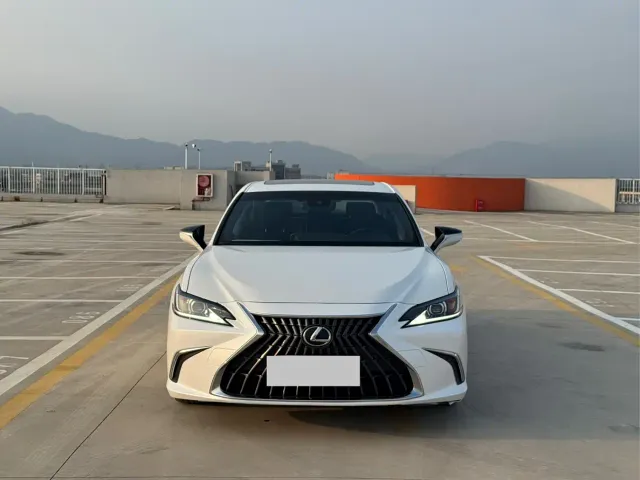 Lexus Lexus ES 2023 200 Excellence Edition — Фото автомобиля 2