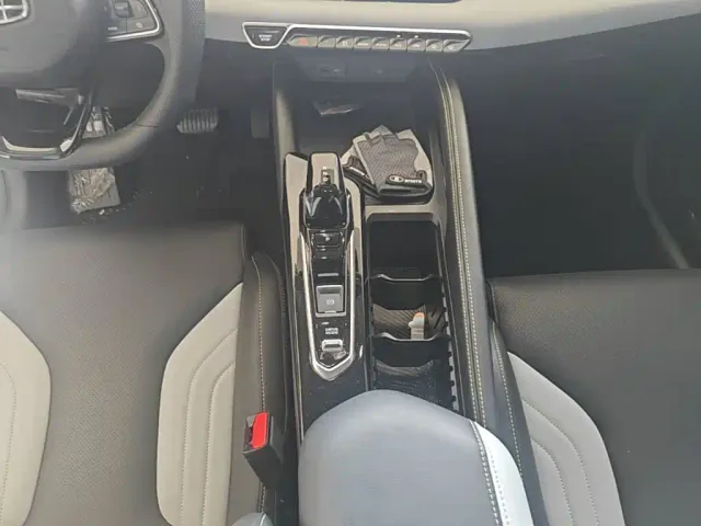 Geely Binyue — Фото автомобиля 13