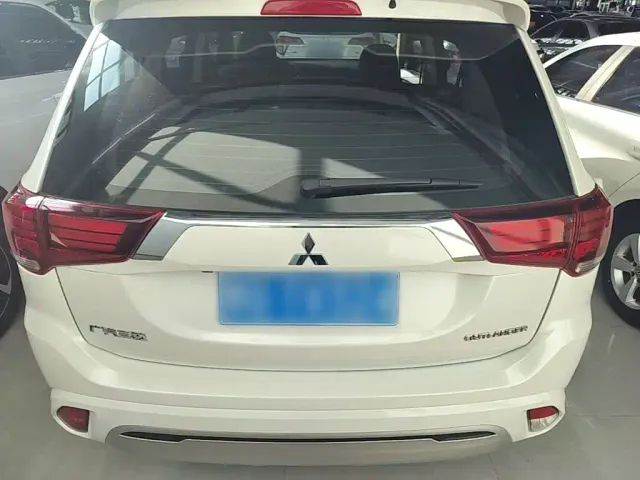 Mitsubishi Outlander — Фото автомобиля 5