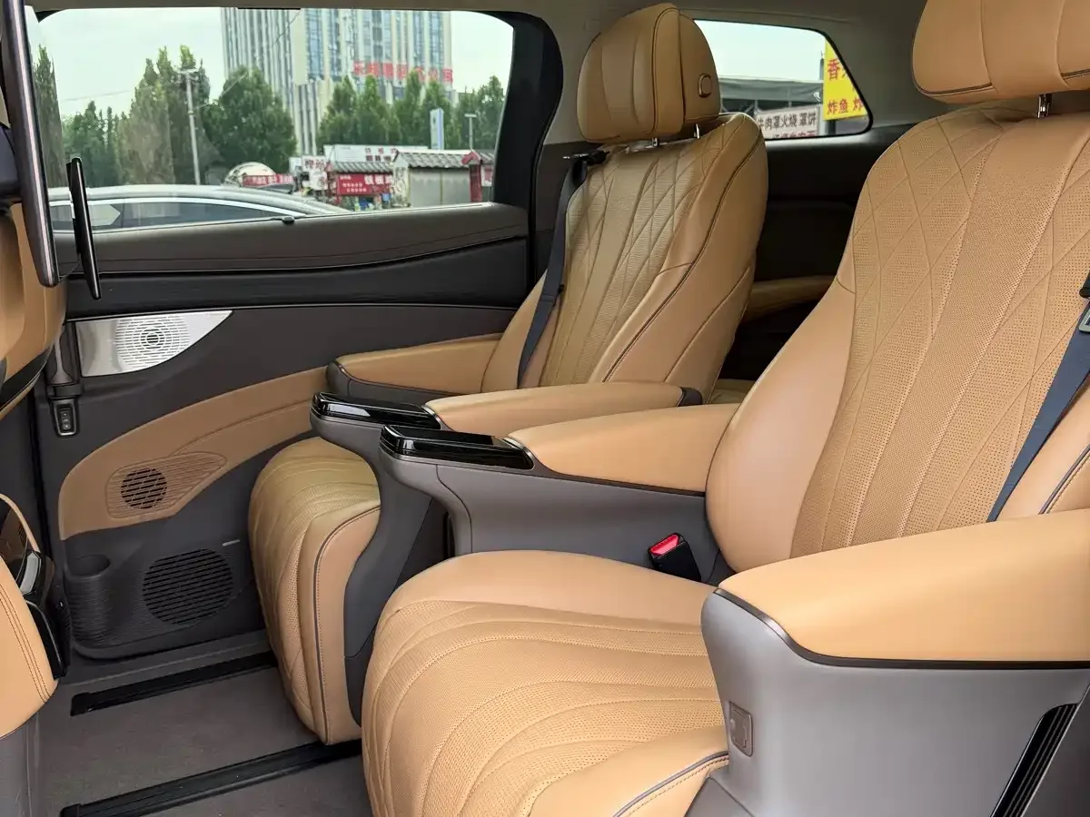 Denza Denza D9 2022 DM-i 970 AWD Flagship — Фото автомобиля 7
