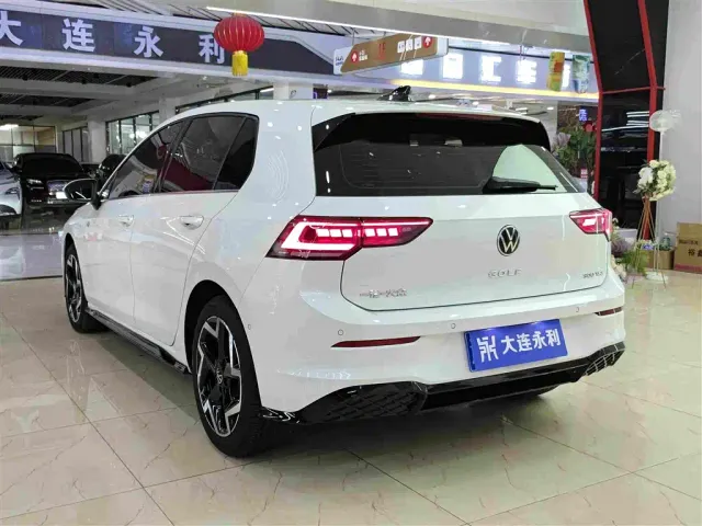 Volkswagen Golf — Фото автомобиля 16