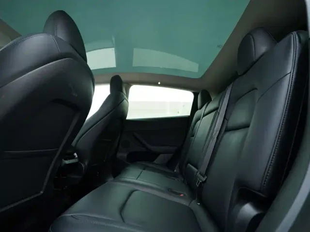 Tesla Model Y — Фото автомобиля 19