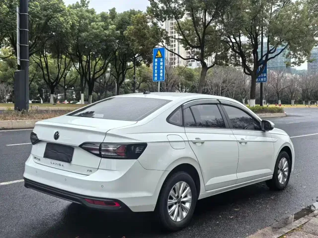 Volkswagen Lavida — Фото автомобиля 6