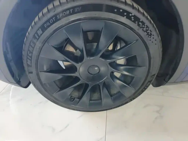Tesla Model Y — Фото автомобиля 22