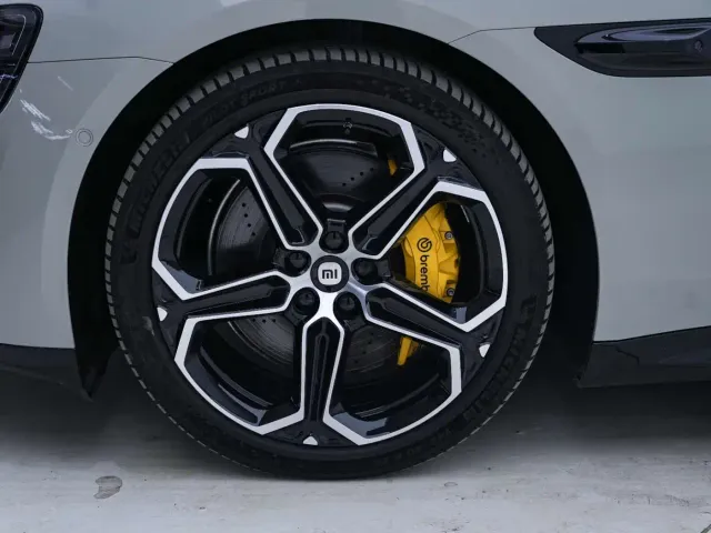 Xiaomi SU7 — Фото автомобиля 10