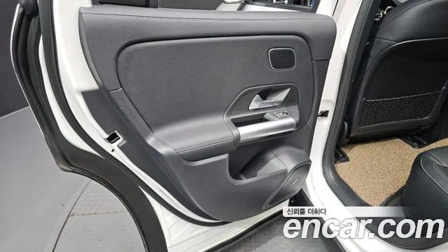 Mercedes-Benz EQA — Фото автомобиля 24