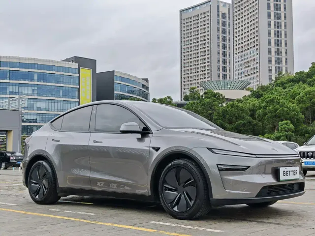 Tesla Model Y — Фото автомобиля 5