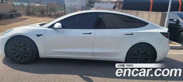 Tesla Model 3 — Фото автомобиля 3