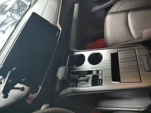 Toyota Sienna — Фото автомобиля 6