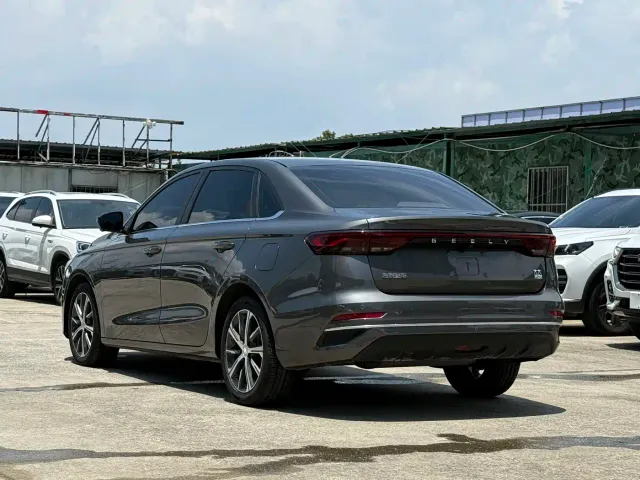 Geely Emgrand — Фото автомобиля 7