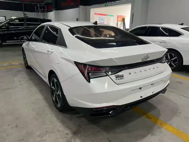 Hyundai Elantra — Фото автомобиля 8