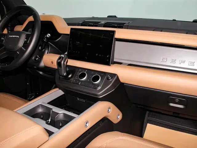 Land Rover Defender — Фото автомобиля 22