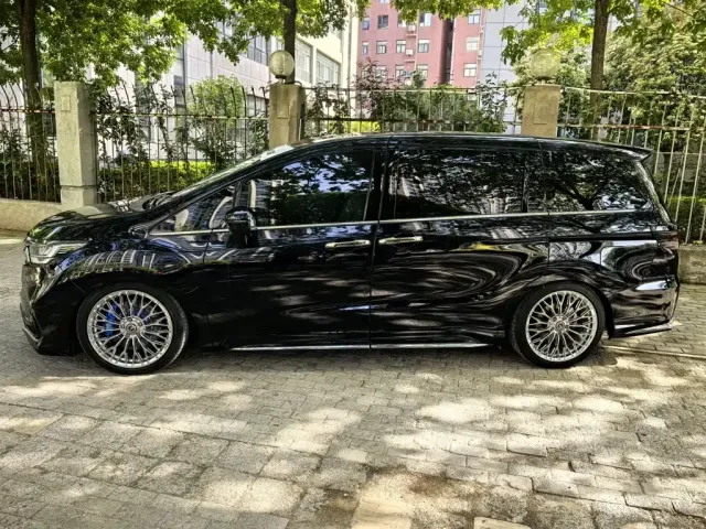 Honda Odyssey 2022 2.0L e:HEV Sharp·Luxury 4-Seater Edition — Фото автомобиля 7