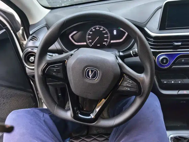 Changan Yuexiang — Фото автомобиля 15