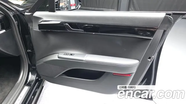 Hyundai Grandeur Grandeur (GN7) 2.5 Бензин 2WD — Фото автомобиля 19