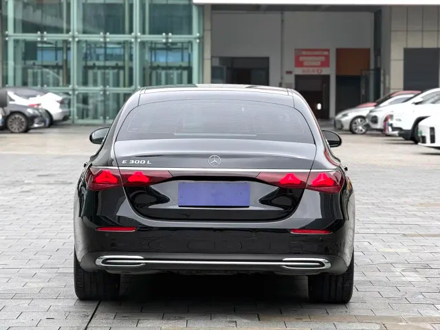 Mercedes-Benz E-Class — Фото автомобиля 9