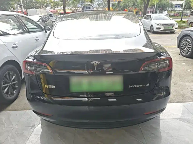 Tesla Model 3 — Фото автомобиля 5