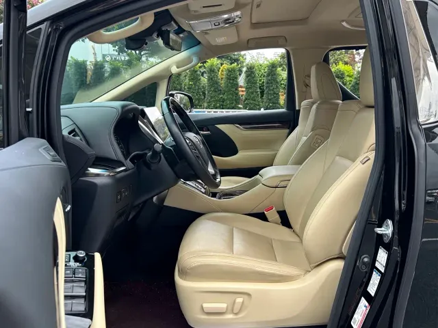 Toyota Alphard — Фото автомобиля 4