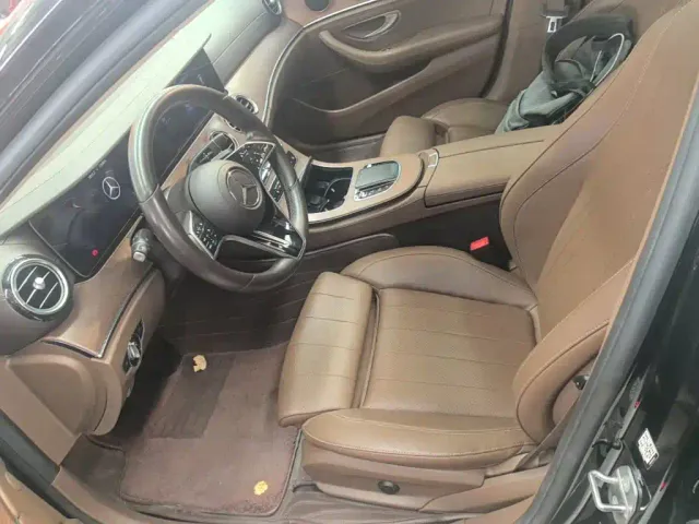 Mercedes-Benz E-Class — Фото автомобиля 14