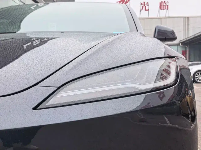 Tesla Model 3 — Фото автомобиля 15