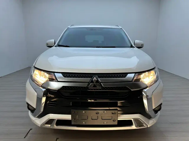 Mitsubishi Outlander — Фото автомобиля 6
