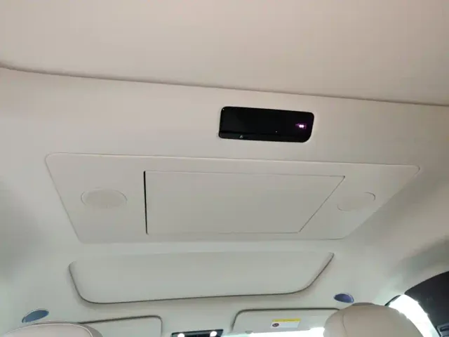 Li Auto MEGA — Фото автомобиля 17