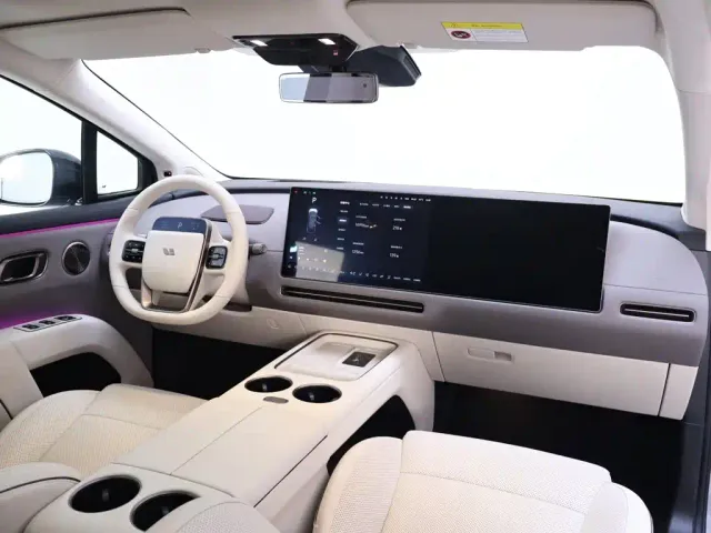 Li Auto i8 — Фото автомобиля 20