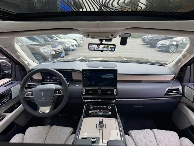 Lincoln Navigator One — Фото автомобиля 7