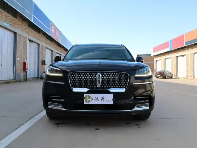 Lincoln Aviator — Фото автомобиля 2