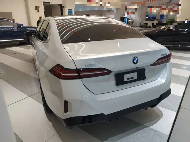 BMW 5 Series — Фото автомобиля 4
