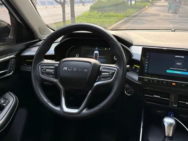 Roewe i5 — Фото автомобиля 6