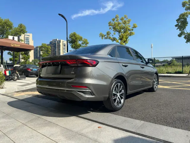 Geely Emgrand — Фото автомобиля 5