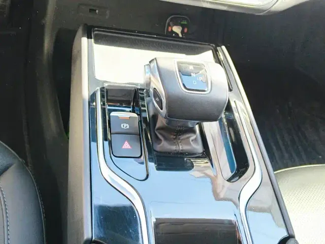 Hongqi E-QM5 — Фото автомобиля 16