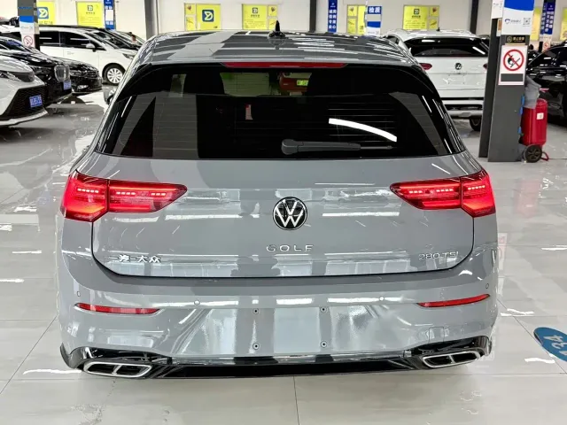 Volkswagen Golf — Фото автомобиля 10