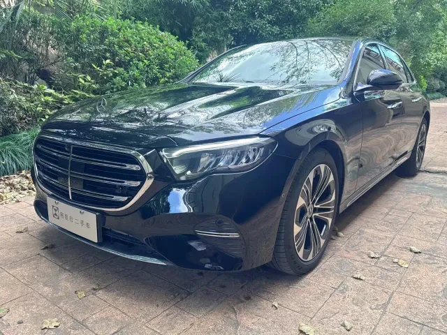 Фотография автомобиля — Mercedes-Benz E-Class