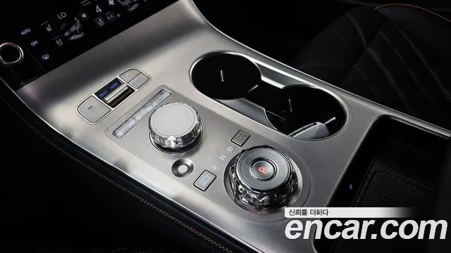 Genesis GV70 2.5T Бензин 2WD — Фото автомобиля 8