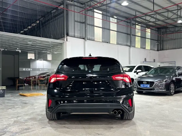 Ford Focus — Фото автомобиля 12