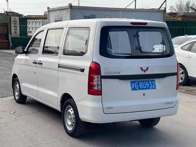 Wuling Hongguang V — Фото автомобиля 14
