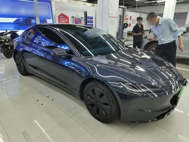 Tesla Model 3 — Фото автомобиля 3