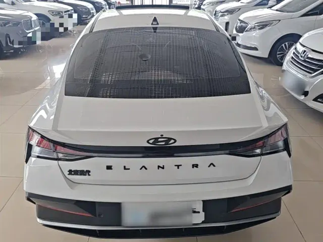 Hyundai Elantra — Фото автомобиля 5
