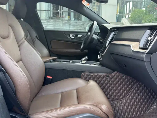 Volvo S60 — Фото автомобиля 11