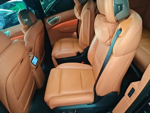 Lynk & Co 900 — Фото автомобиля 16