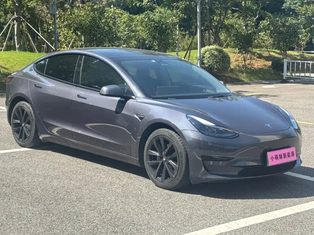 Tesla Model 3 — Фото автомобиля 3