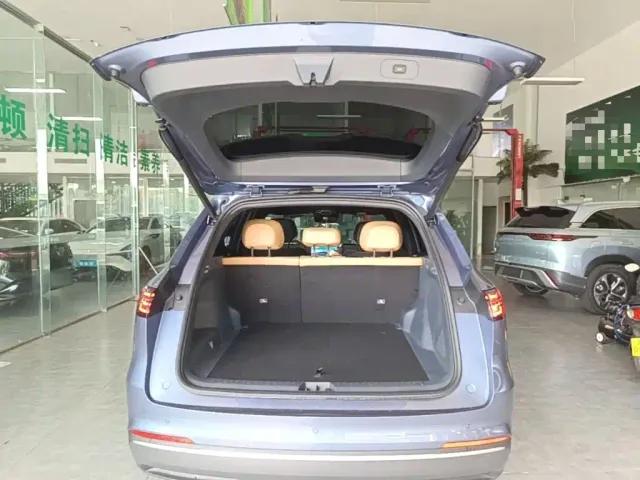Geely Galaxy Starship 7 EM-i — Фото автомобиля 18